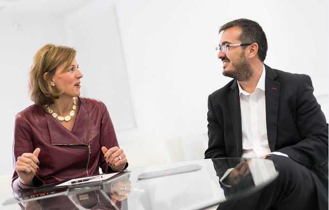 Sara Baack, Chief Marketing Officer de Equinix e Ignacio Velilla, Managing Director de Equinix España.